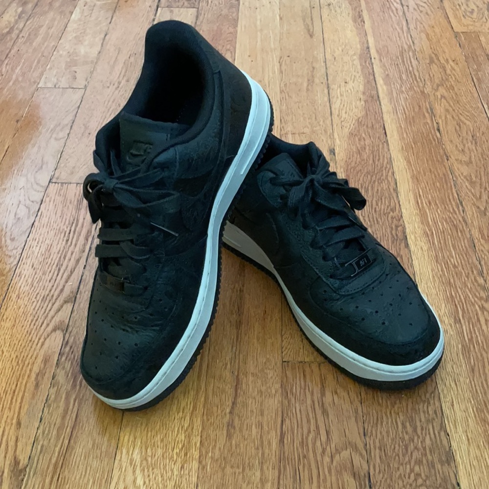 Black Nike Air Force 1
